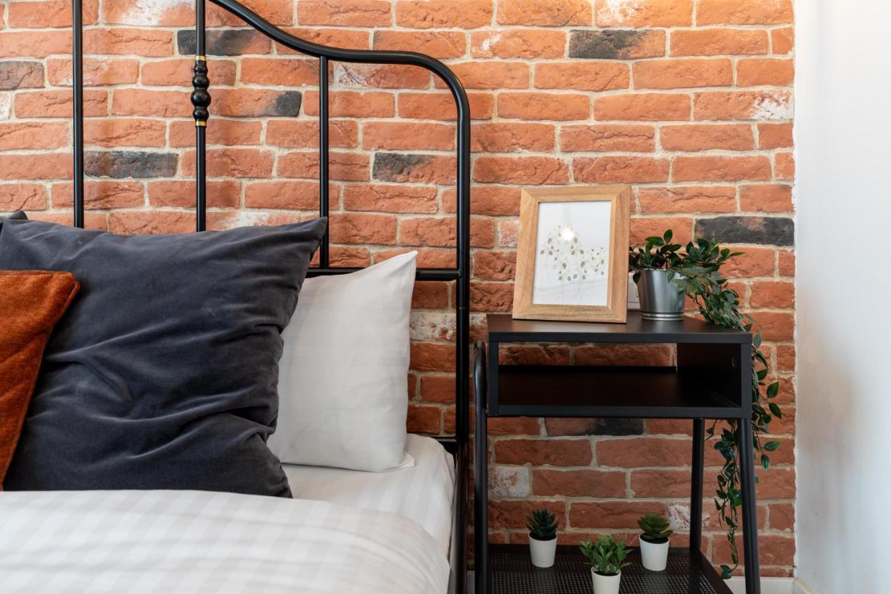 Downtown Retreat: Spacious 2-br By Unirii Square Bucureşti