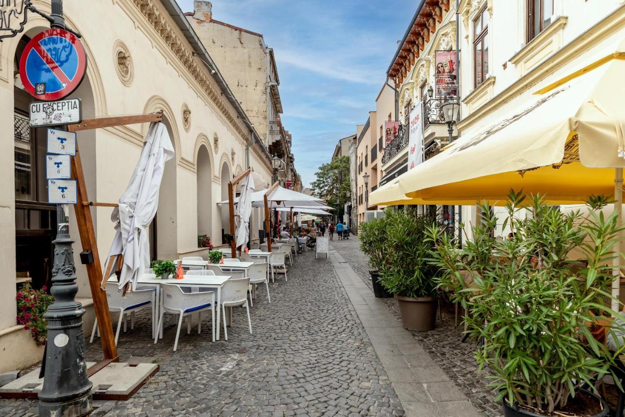 Downtown Retreat: Spacious 2-br By Unirii Square * Bucureşti