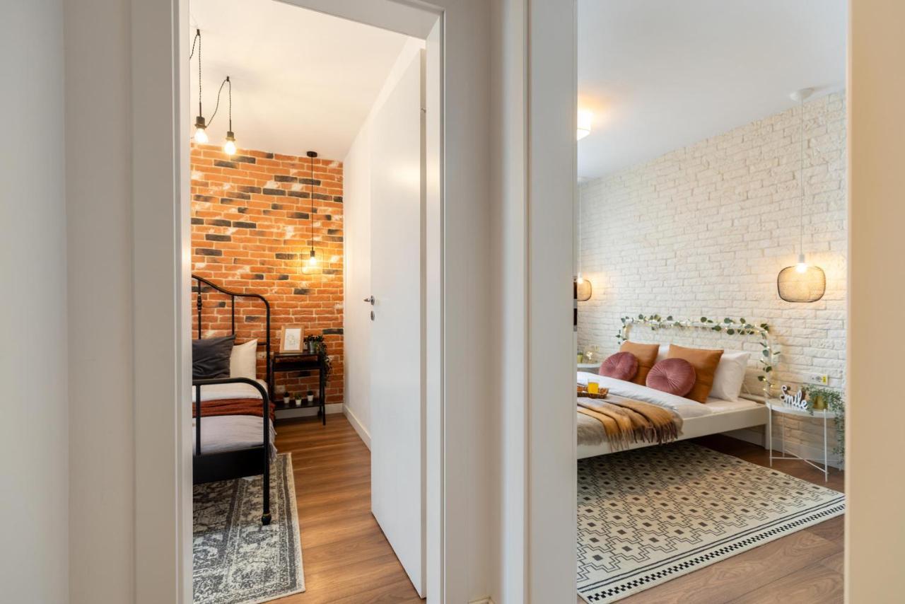 Apartament Downtown Retreat: Spacious 2-br By Unirii Square