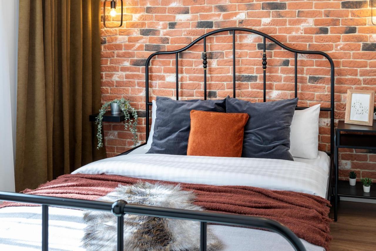 Downtown Retreat: Spacious 2-br By Unirii Square Apartament